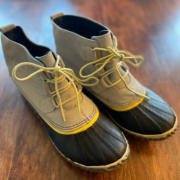 Sorel Shoes - Sorel Duck Boots size 9.5